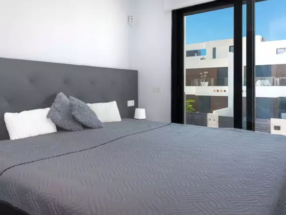 4-bedroom Villa In Benijofar, Spain (198 M²)