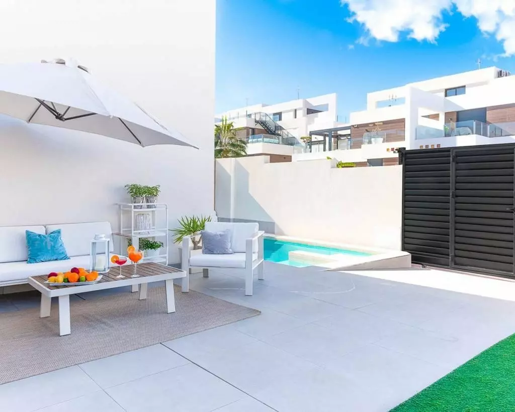 4-bedroom Villa In Benijofar, Spain (198 M²)