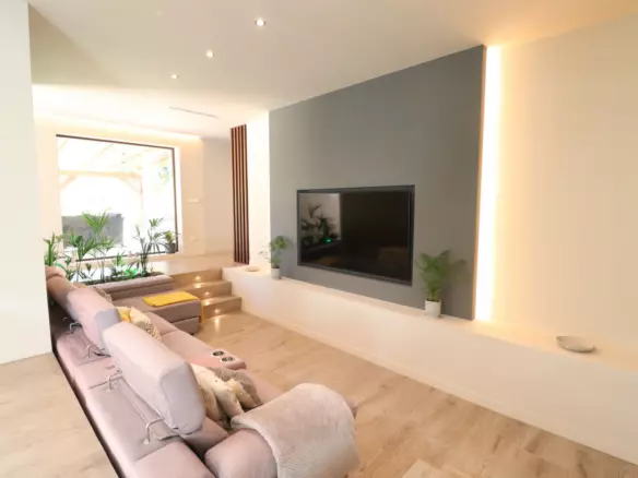 5-bedroom Country House In Aspe, Spain (360 M²)