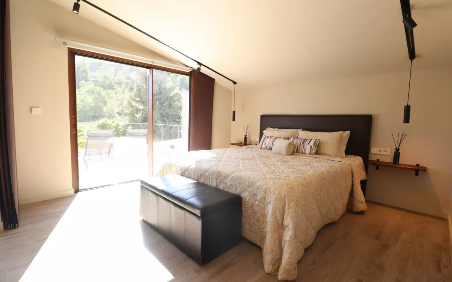 5-bedroom Country House In Aspe, Spain (360 M²)