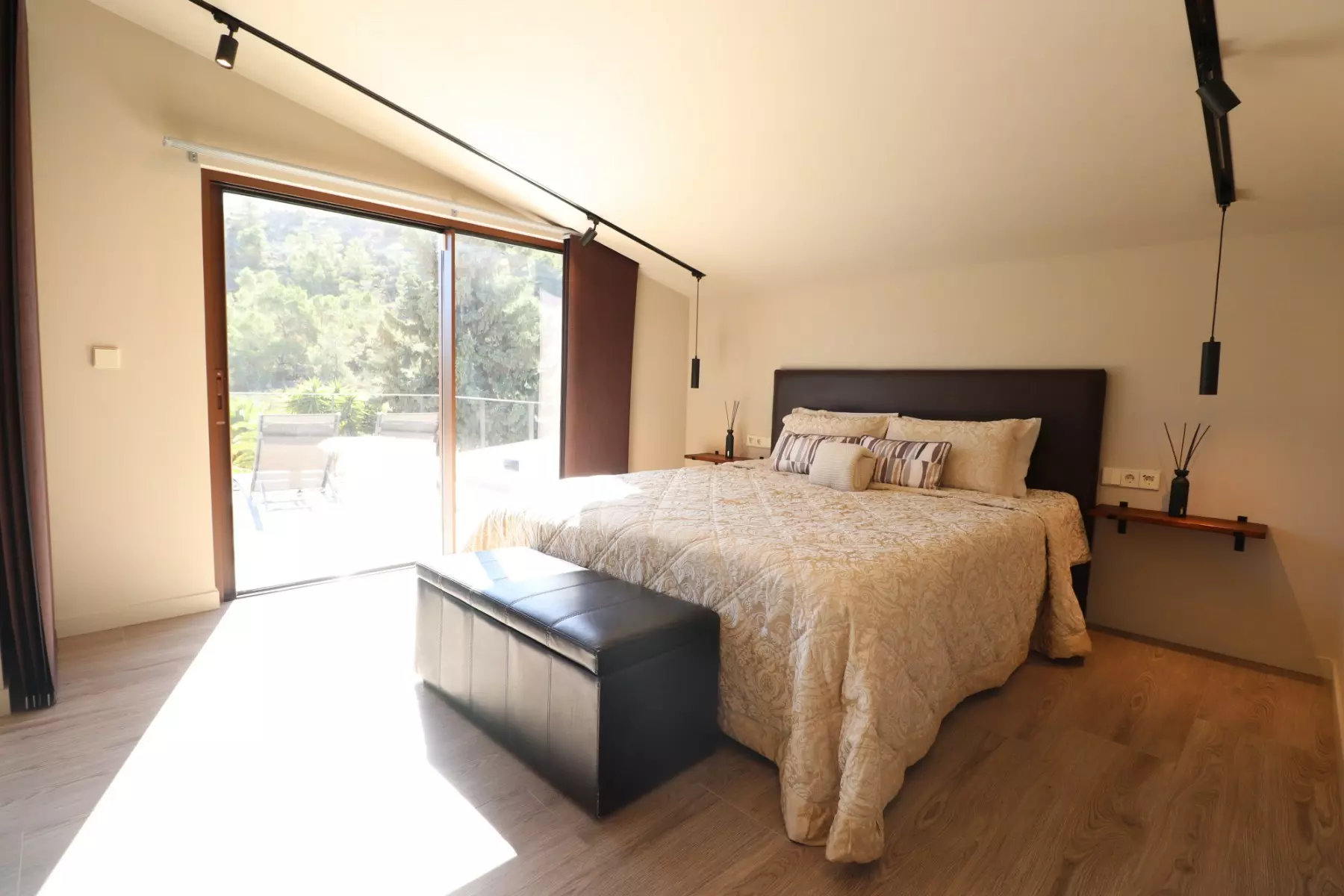 5-bedroom Country House In Aspe, Spain (360 M²)