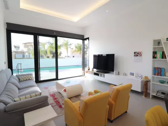 3-bedroom Villa In Formentera Del Segura, Spain (182 M²)