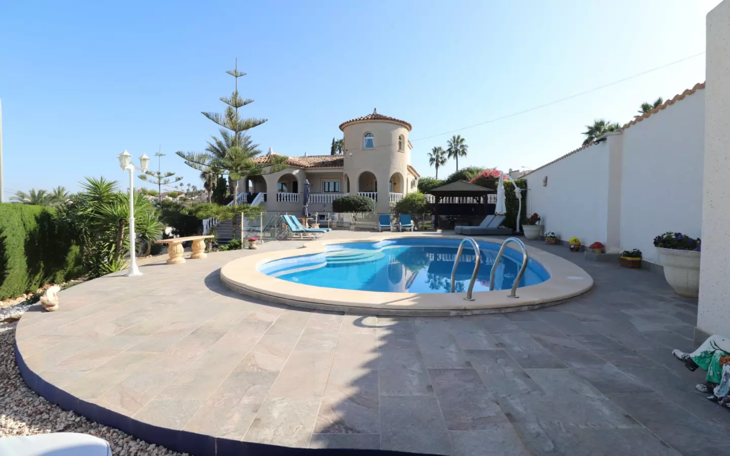 5-bedroom Villa In Algorfa, Spain (375 M²)