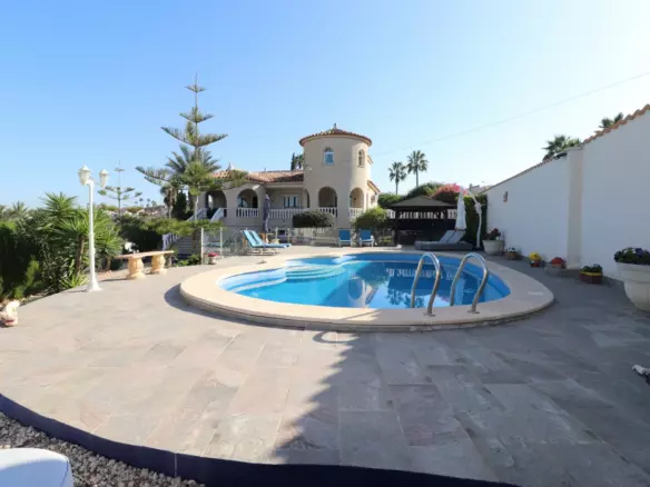 5-bedroom Villa In Algorfa, Spain (375 M²)