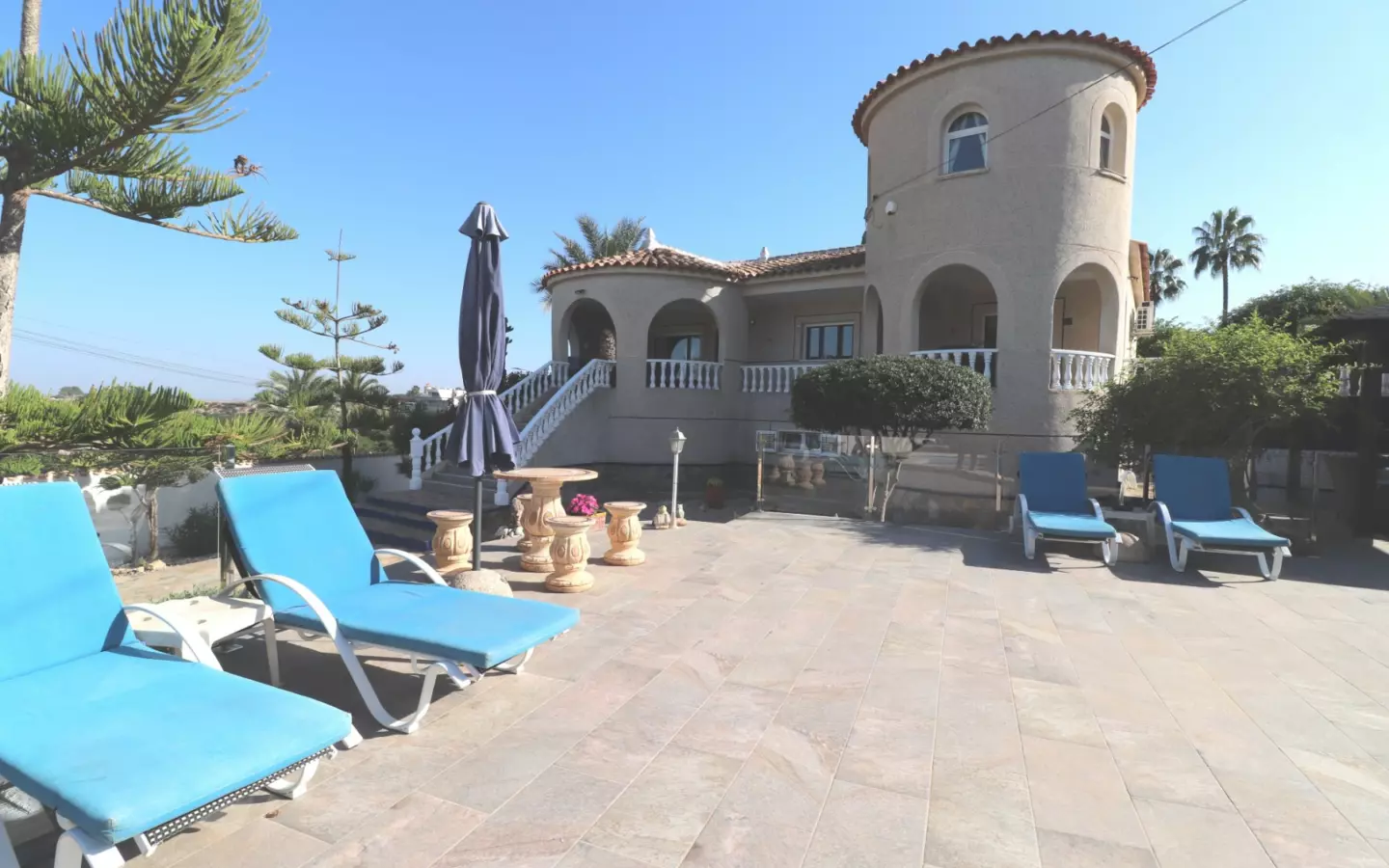 5-bedroom Villa In Algorfa, Spain (375 M²)