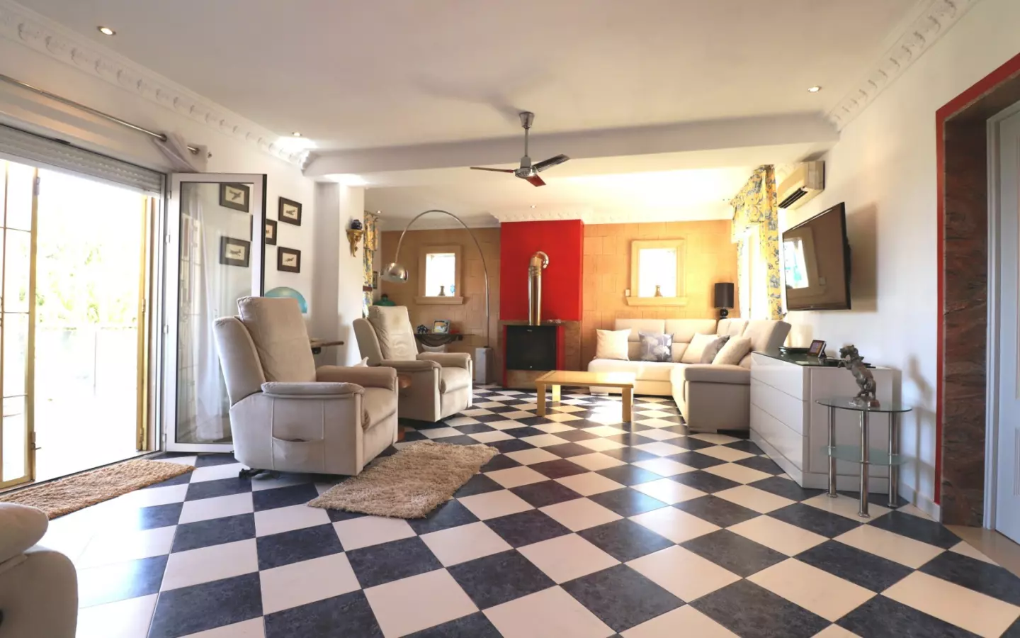 3-bedroom Villa In Algorfa, Spain (264 M²)