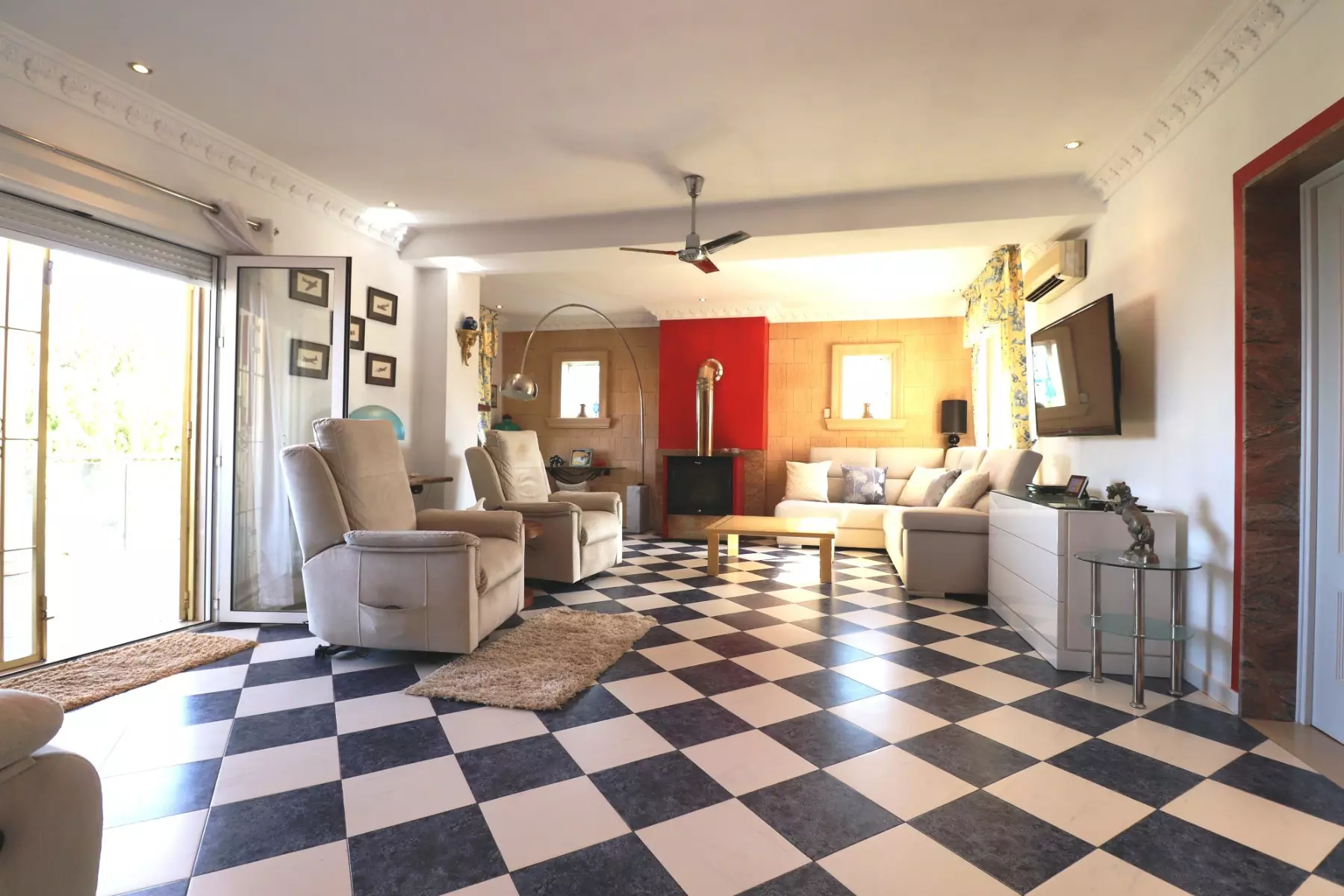 3-bedroom Villa In Algorfa, Spain (264 M²)