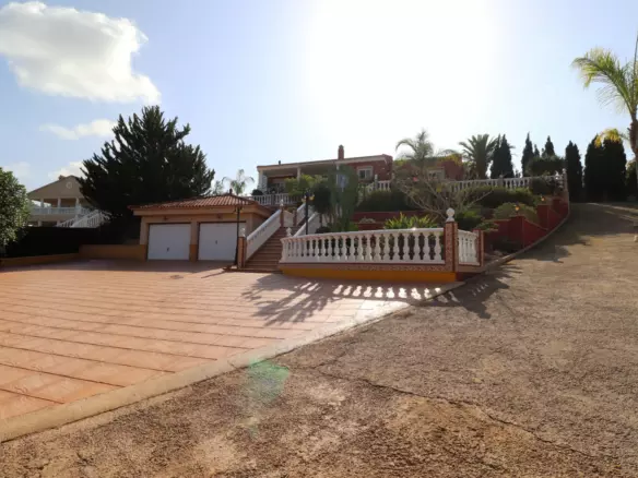 3-bedroom Villa In Algorfa, Spain (264 M²)