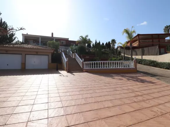 3-bedroom Villa In Algorfa, Spain (264 M²)