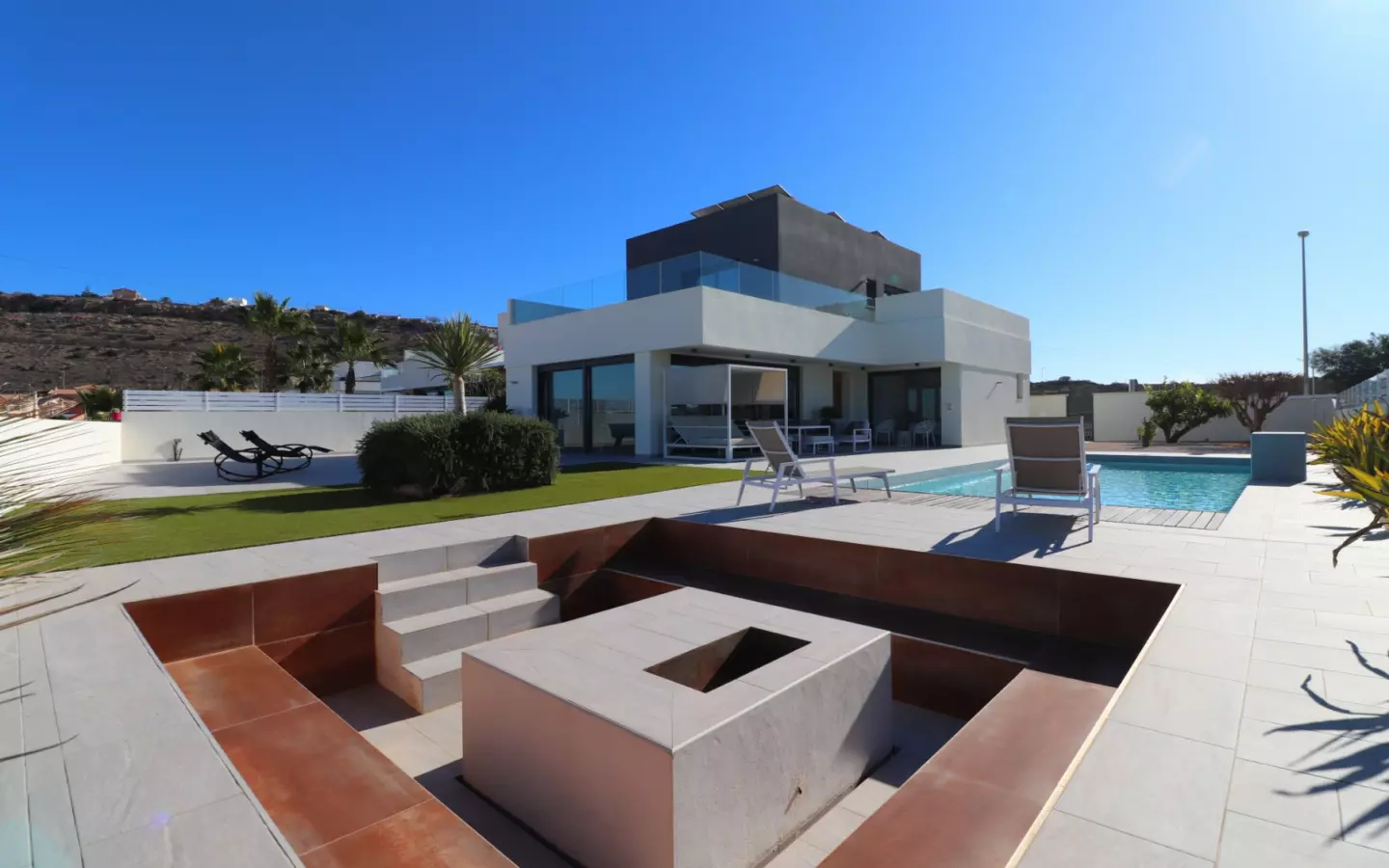 3-bedroom Villa In Benijofar, Spain (182 M²)
