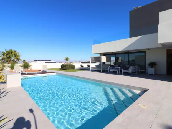 3-bedroom Villa In Benijofar, Spain (182 M²)