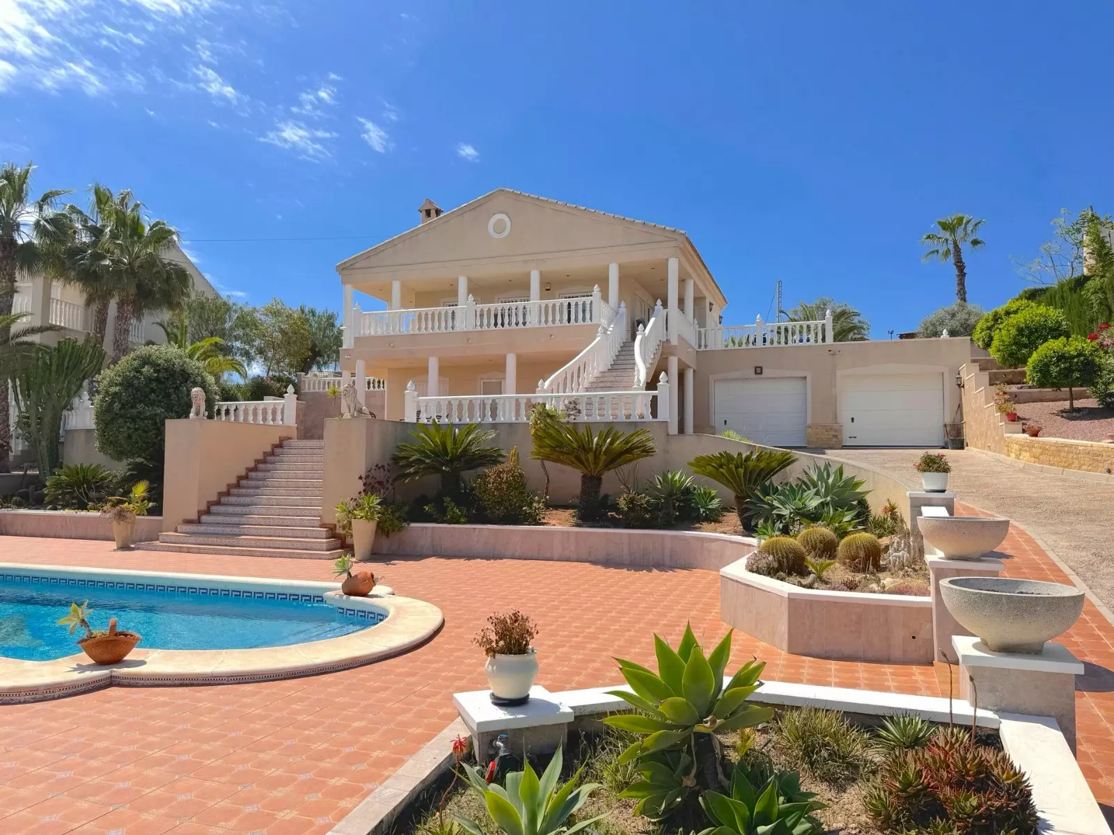 3-bedroom Villa In Algorfa, Spain (216 M²)