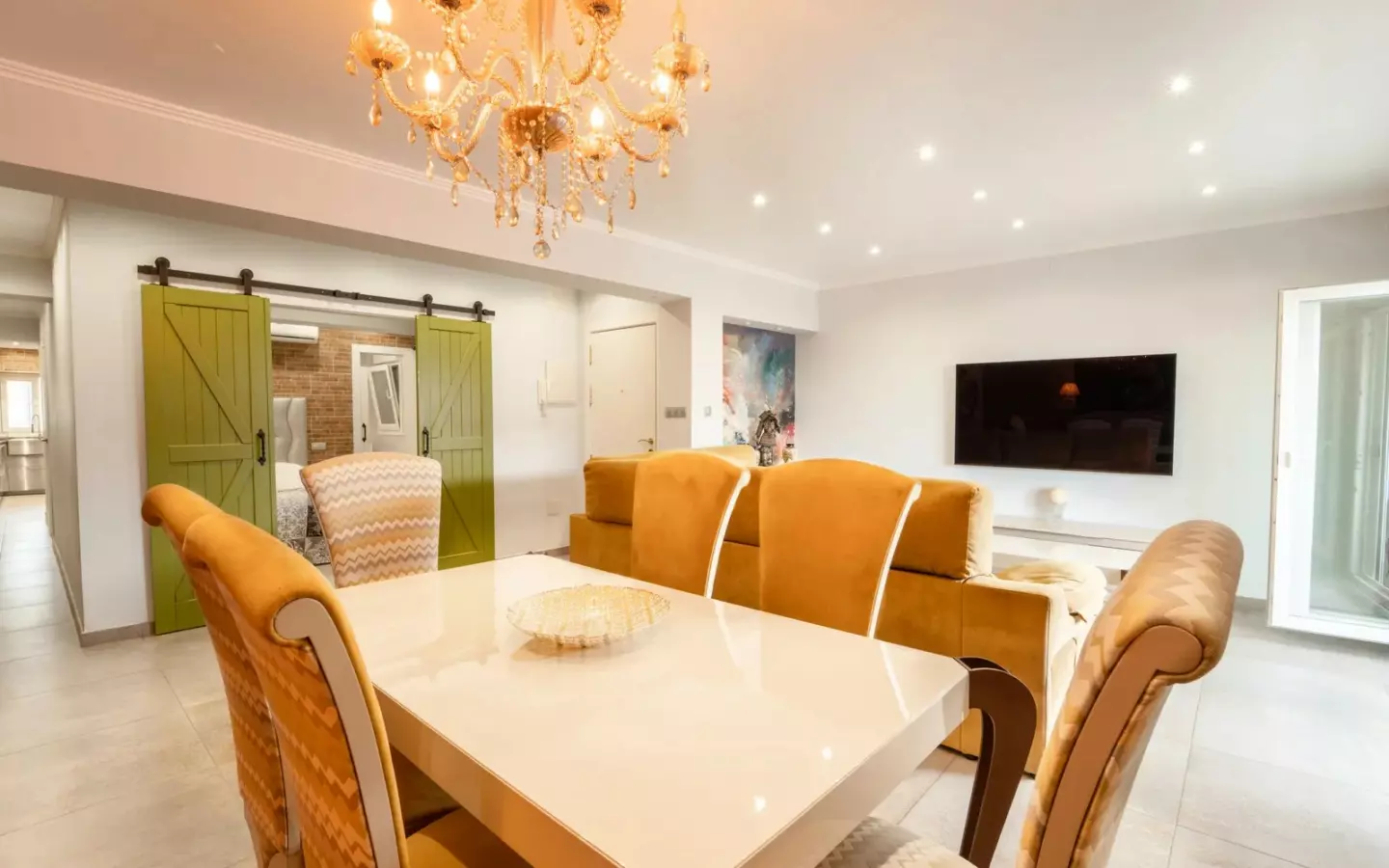 2-bedroom Apartment In Torrevieja, Spain (101 M²)