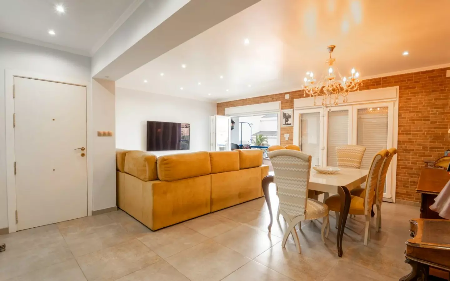 2-bedroom Apartment In Torrevieja, Spain (101 M²)