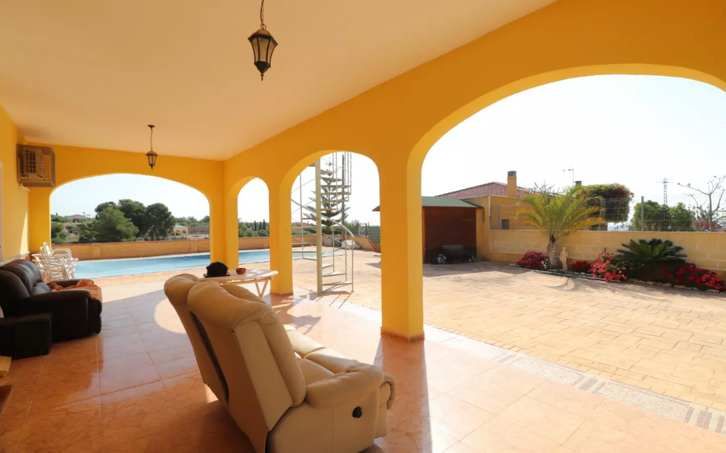 3-bedroom Country House In Albatera, Spain (164 M²)