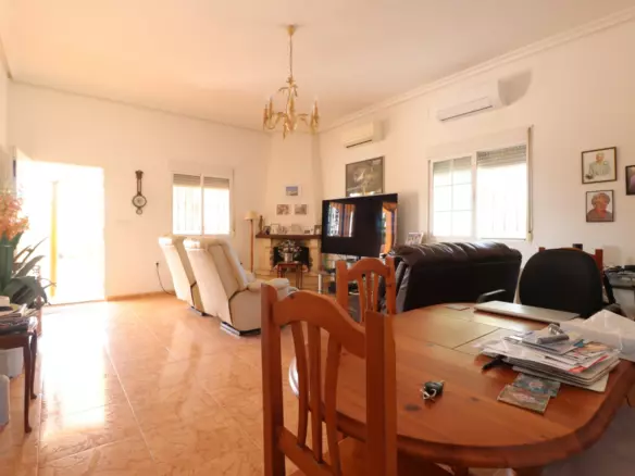 3-bedroom Country House In Albatera, Spain (164 M²)