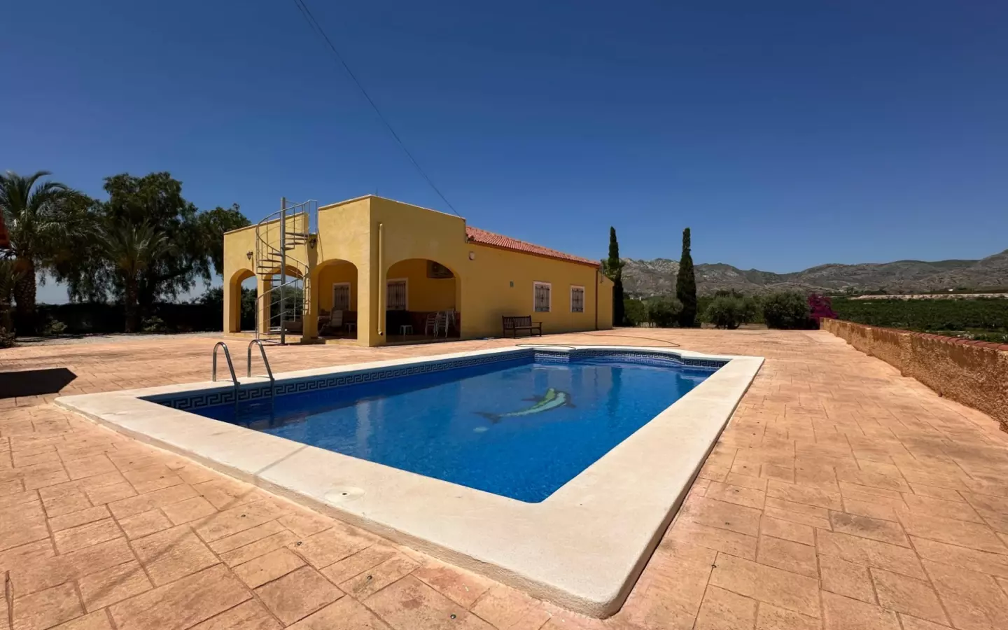 3-bedroom Country House In Albatera, Spain (164 M²)
