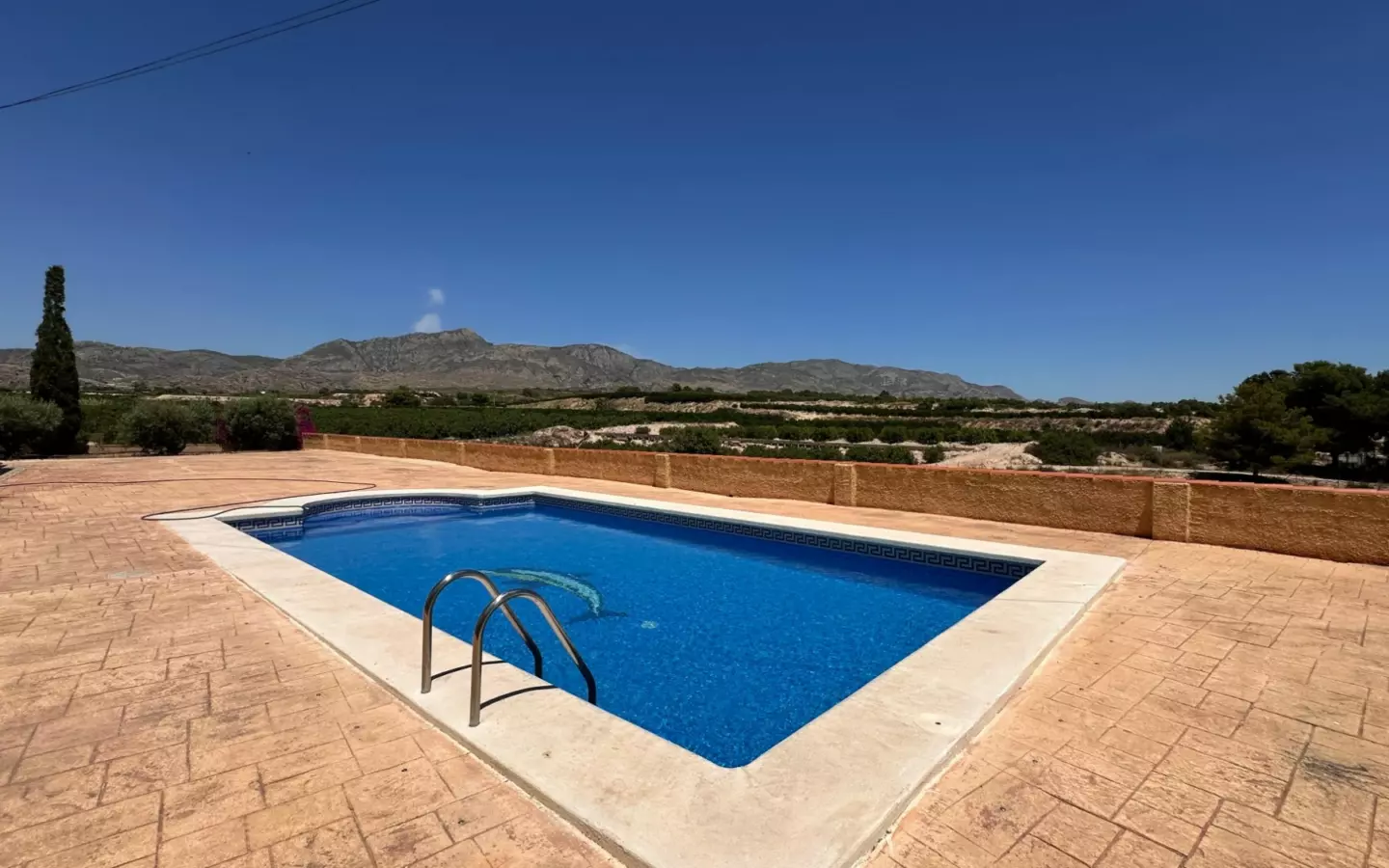 3-bedroom Country House In Albatera, Spain (164 M²)