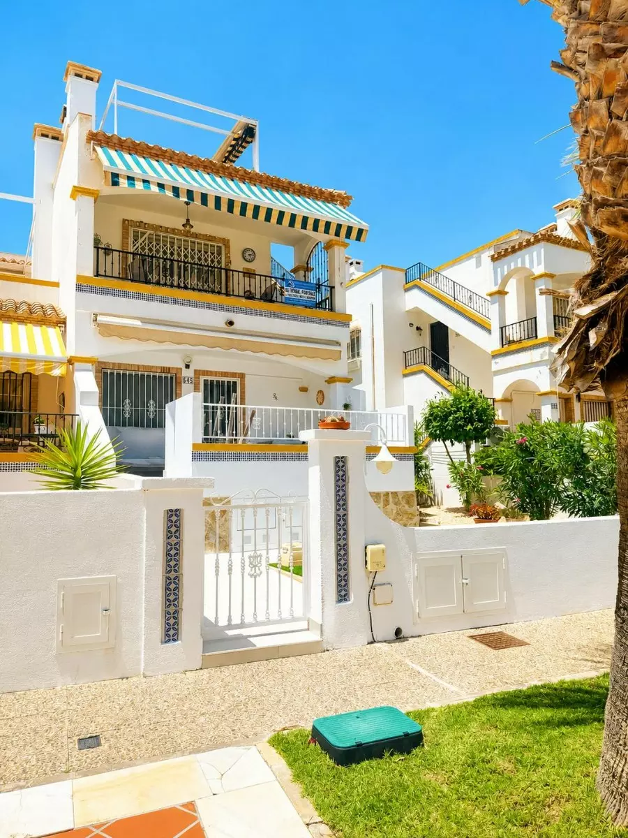 2-bedroom Apartment In Orihuela Costa, Spain (120 M²)