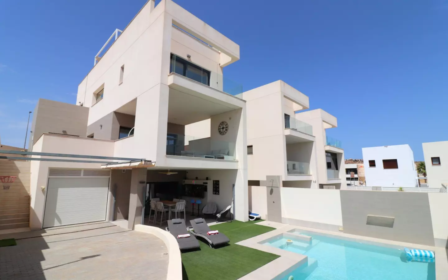 4-bedroom Villa In Benijofar, Spain (319 M²)