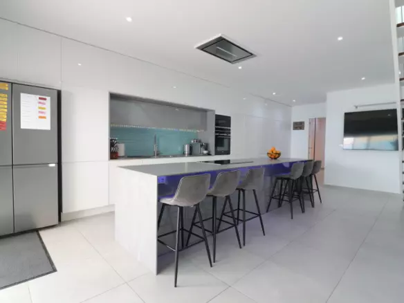 4-bedroom Villa In Benijofar, Spain (319 M²)