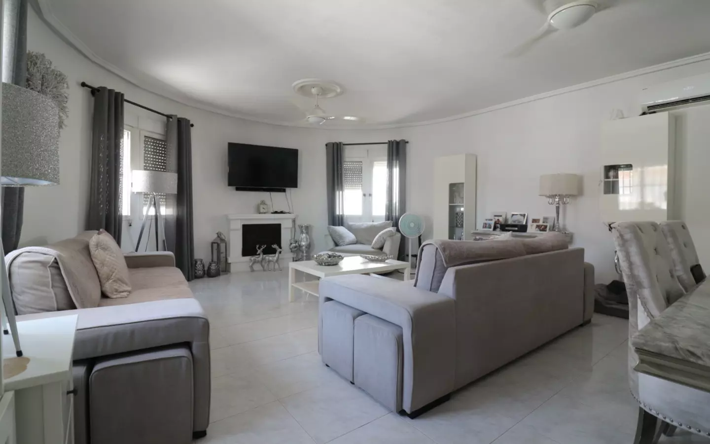 4-bedroom Villa In Benijofar, Spain (136 M²)