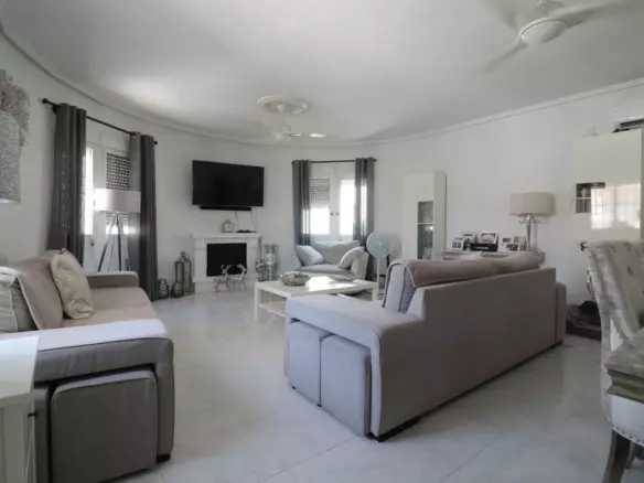 4-bedroom Villa In Benijofar, Spain (136 M²)