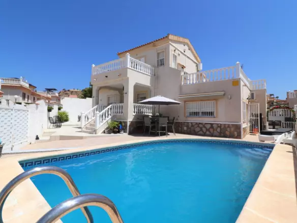 4-bedroom Villa In Benijofar, Spain (136 M²)
