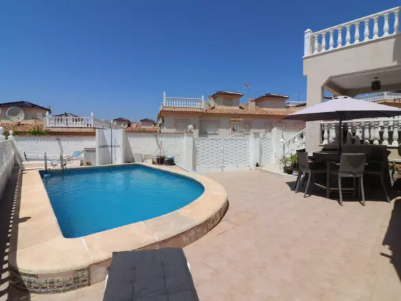 4-bedroom Villa In Benijofar, Spain (136 M²)