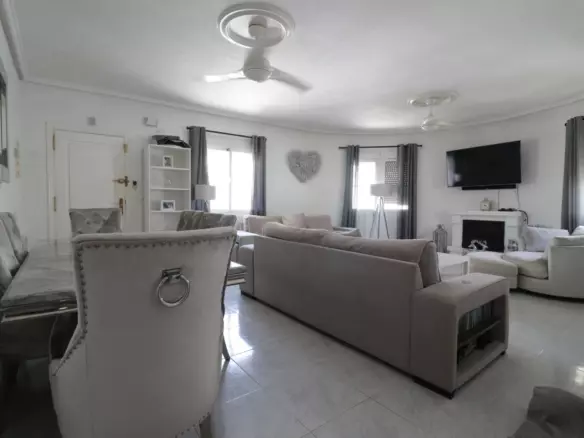4-bedroom Villa In Benijofar, Spain (136 M²)