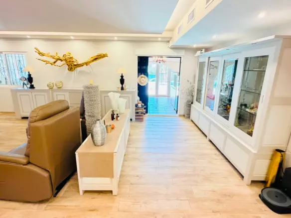5-bedroom Detached Villa In Daya Vieja, Spain (417 M²)