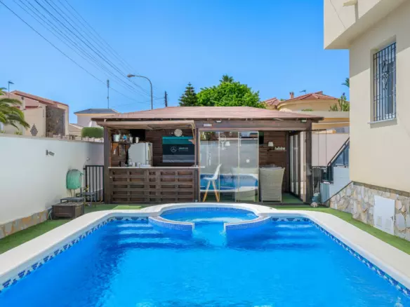 5-bedroom Villa In Ciudad Quesada, Spain (252 M²)