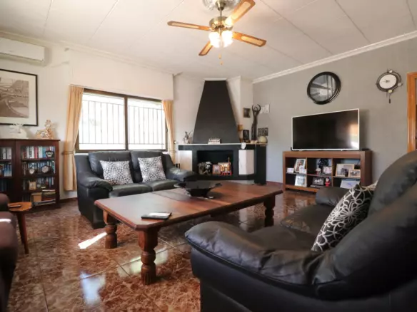 6-bedroom Country House In Crevillent, Spain (291 M²)