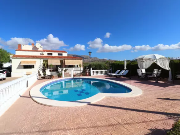 6-bedroom Country House In Crevillent, Spain (291 M²)