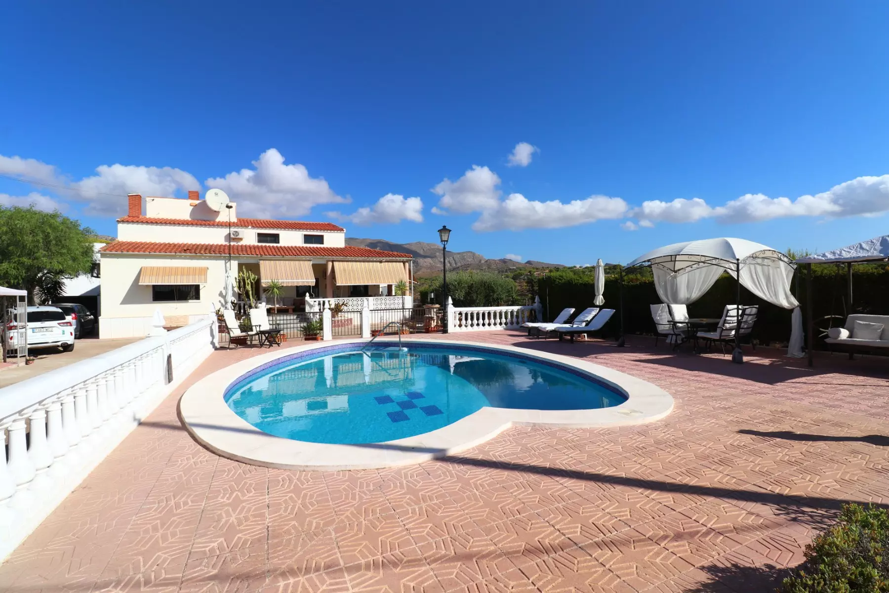 o_1k2g05vl9fq6tl3nsu11mr18fn2f-19ecaa 6-bedroom Country House In Crevillent, Spain (291 M²)