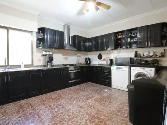6-bedroom Country House In Crevillent, Spain (291 M²)
