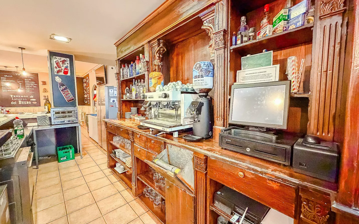Commercial In Petrer, Spain (144 M²)