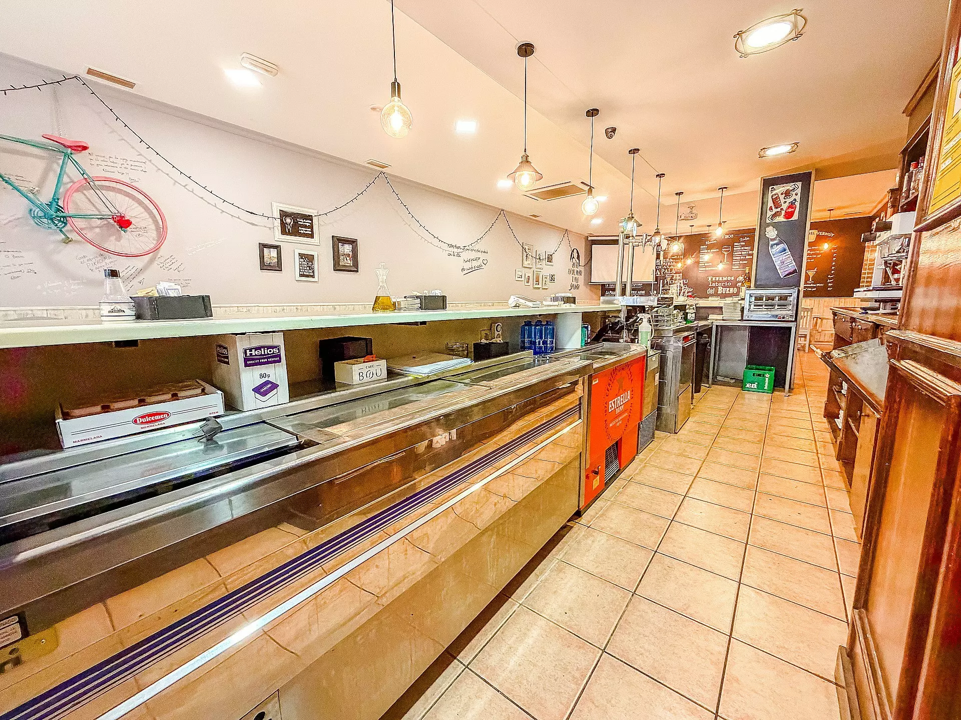 Commercial In Petrer, Spain (144 M²)