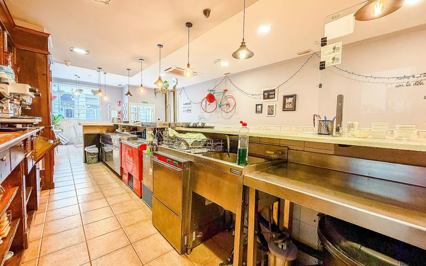 Commercial In Petrer, Spain (144 M²)