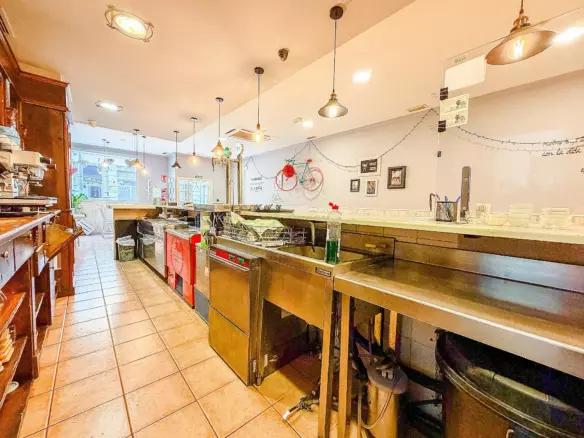 Commercial In Petrer, Spain (144 M²)