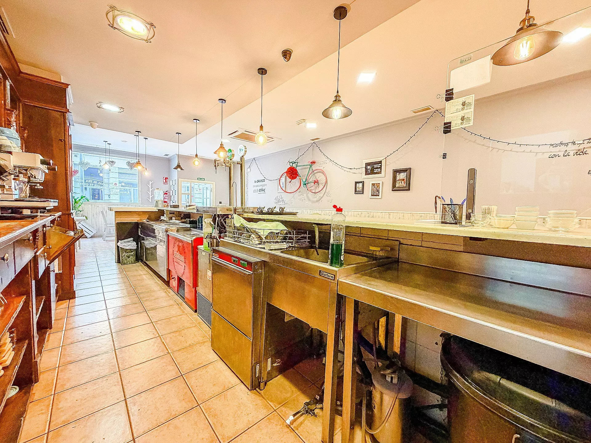 Commercial In Petrer, Spain (144 M²)