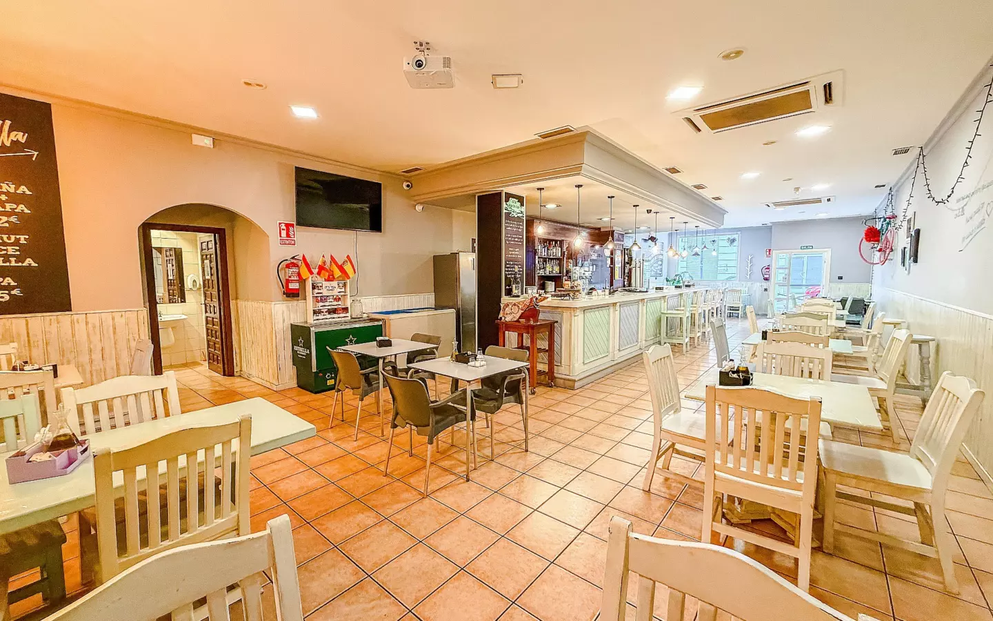 Commercial In Petrer, Spain (144 M²)
