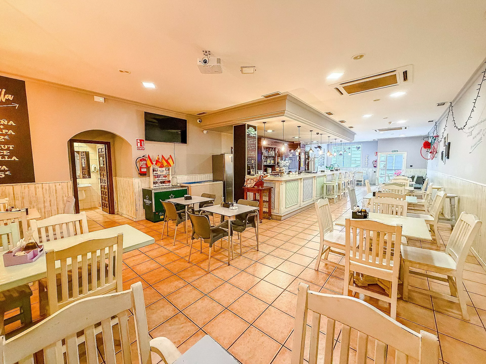 Commercial In Petrer, Spain (144 M²)