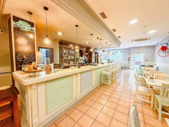 Commercial In Petrer, Spain (144 M²)