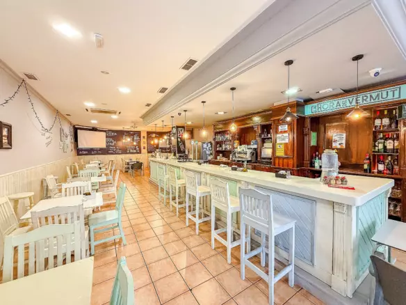 Commercial In Petrer, Spain (144 M²)