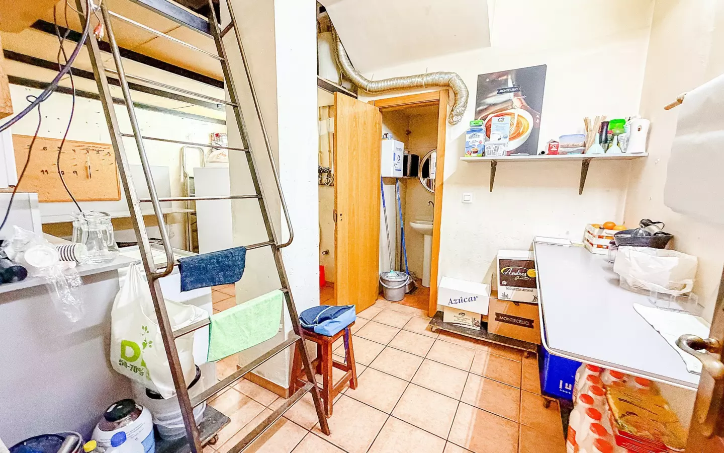 Commercial In Petrer, Spain (144 M²)
