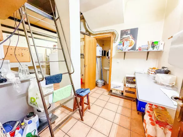 Commercial In Petrer, Spain (144 M²)