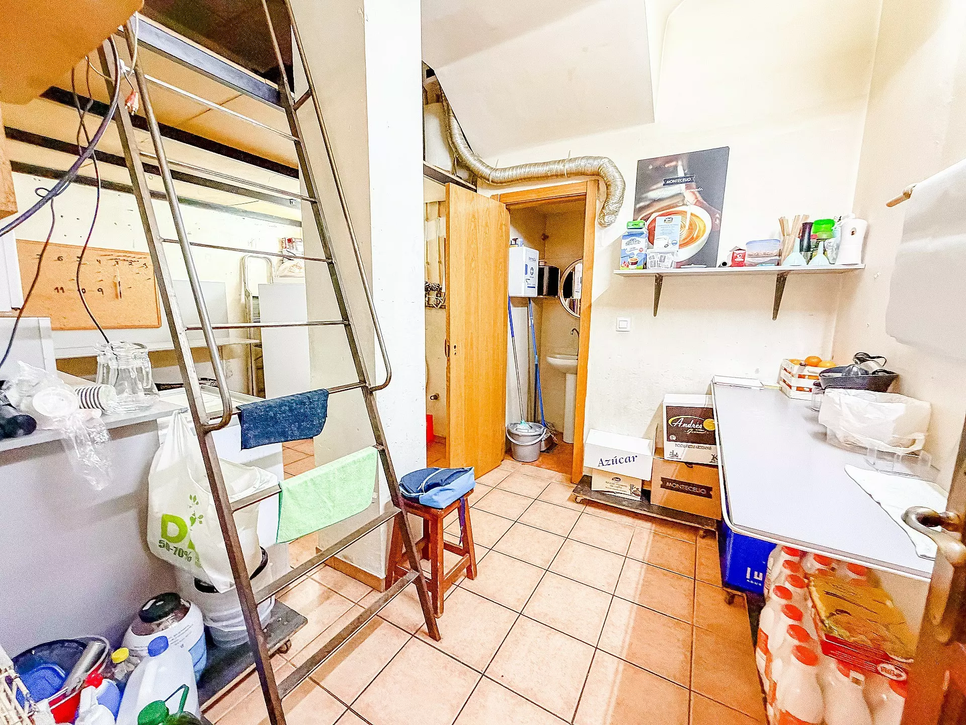 Commercial In Petrer, Spain (144 M²)