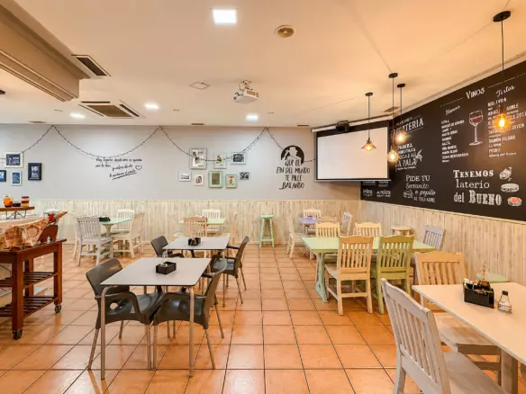 Commercial In Petrer, Spain (144 M²)