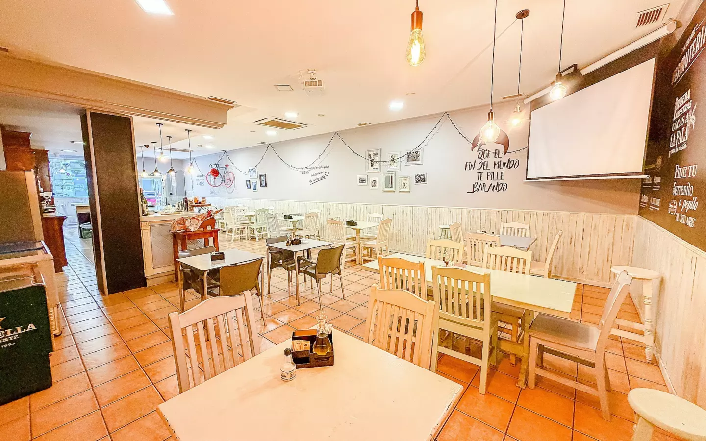 Commercial In Petrer, Spain (144 M²)